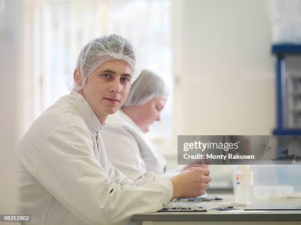 laboratory technician production line - hair net stock pictures, royalty-free photos & images
