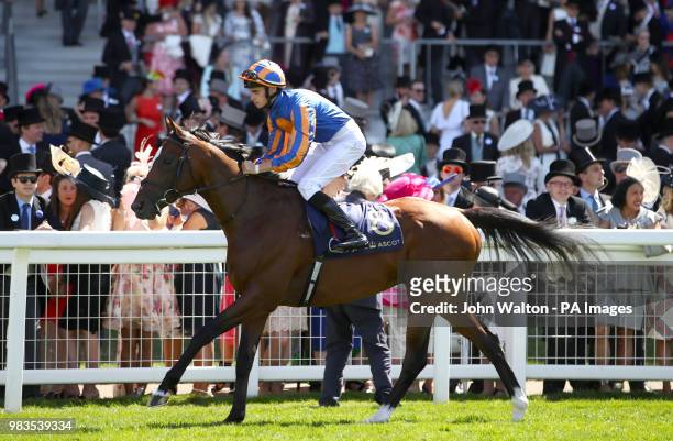 Rostropovich ridden by Jockey Donnacha O'Brien goes to post for the King Edward VII Stakes