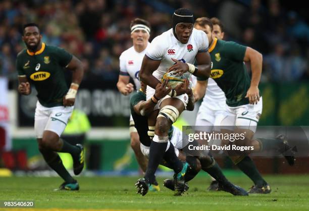 Maro Itoje of England breaks with the ball during the third test match between South Africa and England at Newlands Stadium on June 23, 2018 in Cape...