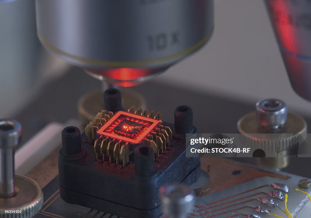 Molecule transistor under laser microscope