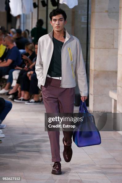 Hermes: Runway - Paris Fashion Week - Menswear Spring/Summer 2019 Hermes: Runway - Paris Fashion Week - Menswear Spring/Summer 2019