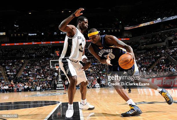 Zach Randolph of the Memphis Grizzlies drives against Antonio McDyess of the San Antonio Spurs on April 9, 2010 at the AT&T Center in San Antonio,...