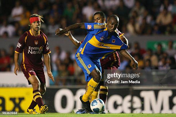 Diego Jimenez of Estudiantes fights for the ball with Itamar Batista of Tigres during a match as part of the 2010 Bicentenary tournament at the 3 de...