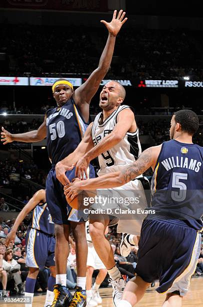 Tony Parker of the San Antonio Spurs drives to the basket against Zach Randolph and Marcus Williams of the Memphis Grizzlies on April 9, 2010 at the...
