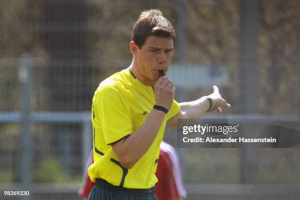 Referee Michael Kempter in action during the Third League match between SV Sandhausen and Holstein Kiel at Hardtwald Stadion on April 10, 2010 in...