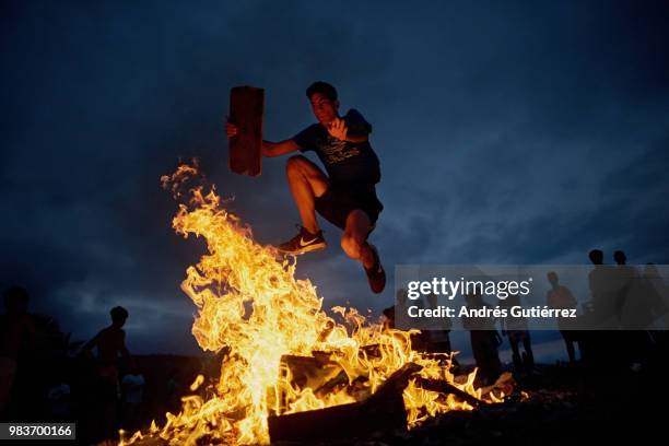 the night of san juan - bonfires in the night of san juan stock pictures, royalty-free photos & images