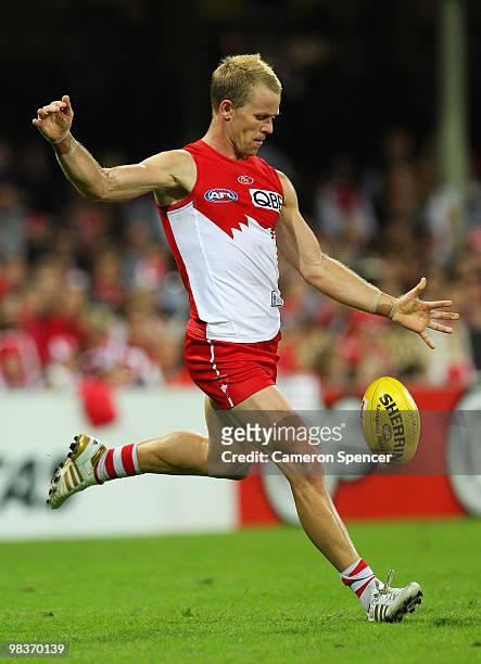 Ryan O'Keefe of the Swans kicks during the round three AFL match between the Sydney Swans and the Richmond Tigers at Sydney Cricket Ground on April...