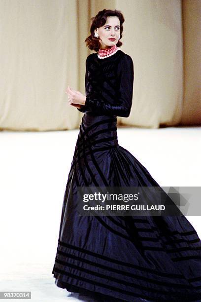 French model Ines de la Fressange presents a creation by fashion designer Karl Lagerfeld for Chanel, on July 26, 1988 at the Champs Elysees theater...