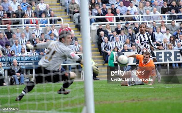 Wayne Routledge scores the fourth goal during the Coca Cola Championship match between Newcastle United and Blackpool at St.James' Park on April 10,...