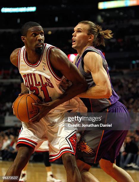 Hakim Warrick of the Chicago Bulls looks to shoot against Louis Amundson of the Phoenix Suns at the United Center on March 30, 2010 in Chicago,...