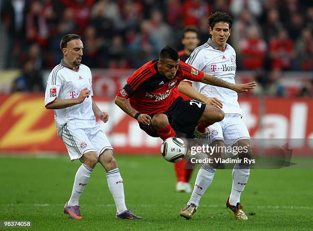 Arturo Vidal of Leverkusen attacks as Franck Ribery and Mario Gomez of Bayern look on during the Bundesliga match between Bayer Leverkusen and FC...