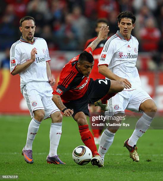 Arturo Vidal of Leverkusen attacks as Franck Ribery and Mario Gomez of Bayern look on during the Bundesliga match between Bayer Leverkusen and FC...