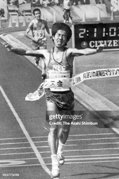 Fumiaki Abe of Japan crosses the finish tape to win the 42nd Lake Biwa Mainichi Marathon at Ojiyama Athletic Stadium on March 8, 1987 in Otsu, Shiga,...