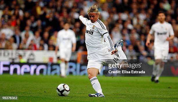 Guti of Real Madrid shoots on goal during the La Liga match between Real Madrid and Barcelona at Estadio Santiago Bernabeu on April 10, 2010 in...