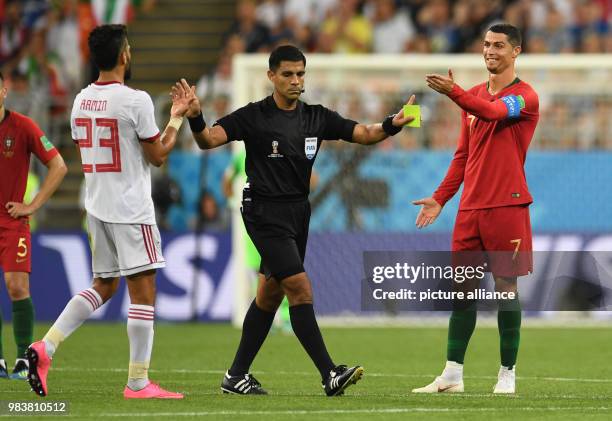 June 2018, Russia, Saransk: Soccer: FIFA World Cup 2018, Iran vs Portugal, group stages, group B, 3rd matchday: Referee Enrique Caceres calms down...