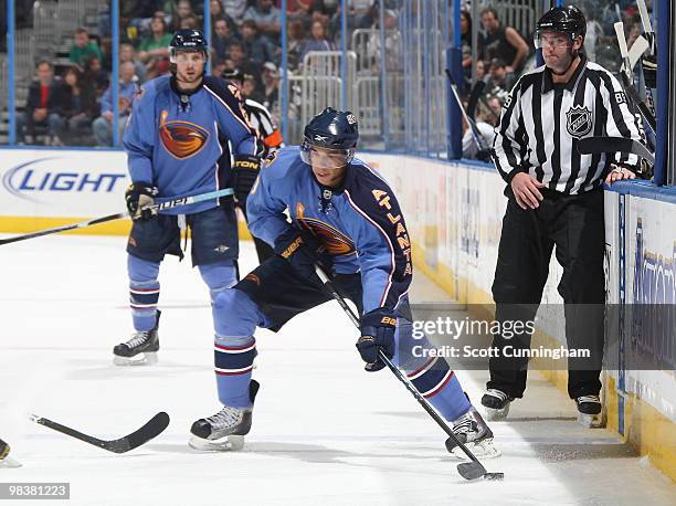 Evander Kane of the Atlanta Thrashers carries the puck against the Pittsburgh Penguins at Philips Arena on April 10, 2010 in Atlanta, Georgia.