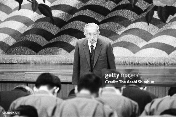 Emperor Hirohito Visits Izu Oshima Island To Encourage Mt. Miharayama Volcano Victims Emperor Hirohito Visits Izu Oshima Island To Encourage Mt. Miharayama Volcano Victims