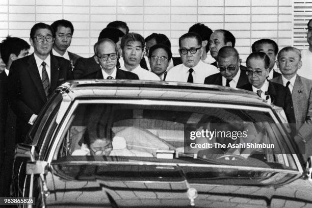 The body of former Prime Minister Nobusuke Kishi is seen off by his son-in-law Shintaro Abe and other lawmakers at the Tokyo Medical University...