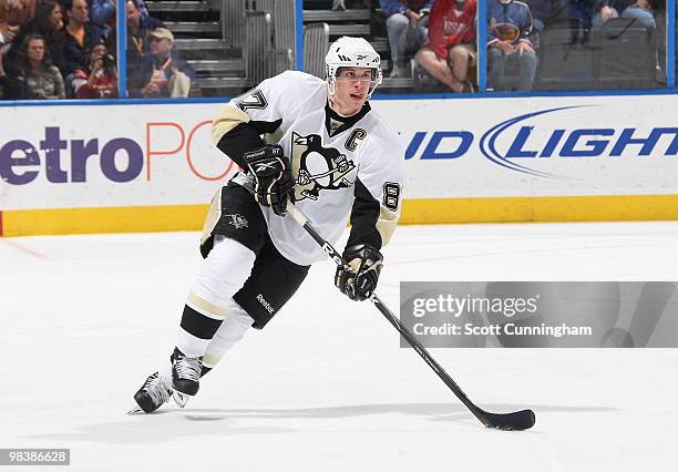 Sidney Crosby of the Pittsburgh Penguins carries the puck against the Atlanta Thrashers at Philips Arena on April 10, 2010 in Atlanta, Georgia.