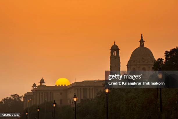 sunset at rashtrapati bhavan, delhi, india - palácio presidencial rashtrapati bhawan imagens e fotografias de stock