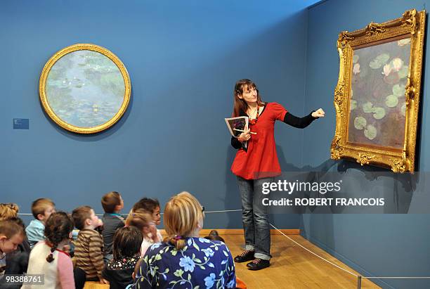 File picture of a guide giving explanations to children paintings to children during a visit on May 2009 at the Impressionnists new Museum in...