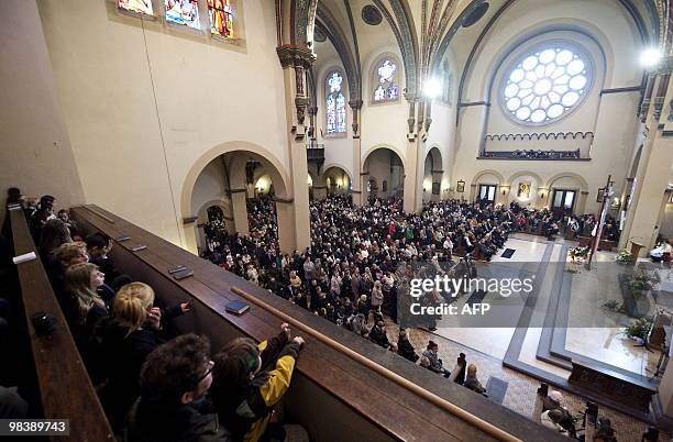 People take part in a church service for Polish president Lech Kaczynski in Berlin on April 11, 2010 the day after a plane carrying Polish president...