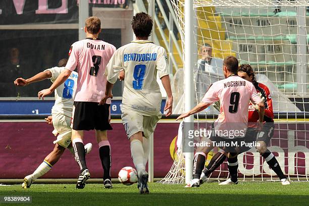 Marcos Ariel De Paula of Chievo scores the opening goal during the Serie A match between US Citta di Palermo and AC Chievo Verona at Stadio Renzo...
