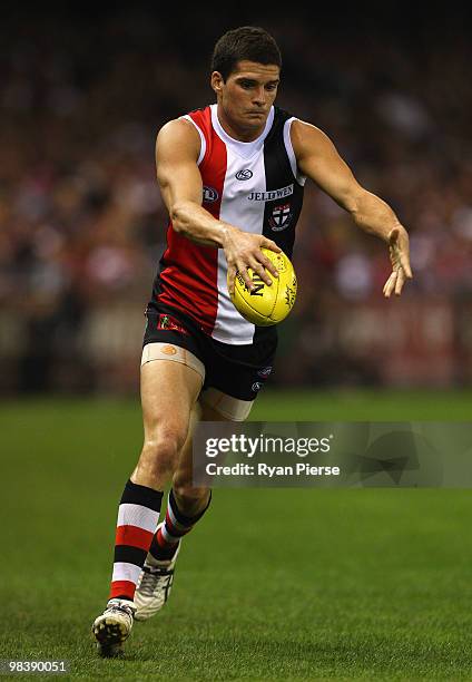 Leigh Montagna of the Saints looks upfield during the round three AFL match between the St Kilda Saints and the Collingwood Magpies at Etihad Stadium...