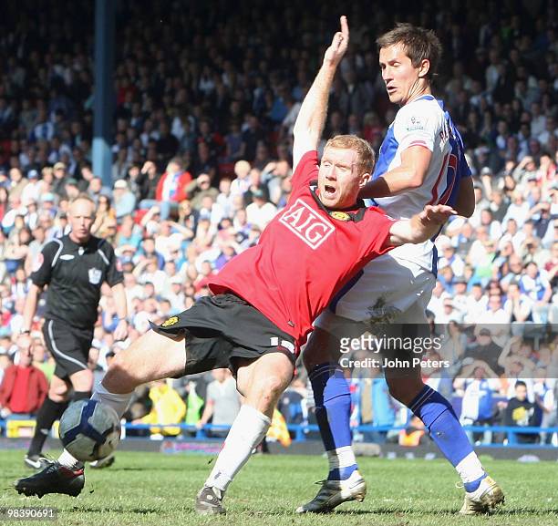 Paul Scholes of Manchester United clashes with Morten Gamst Pedersen of Blackburn Rovers during the Barclays Premier League match between Blackburn...