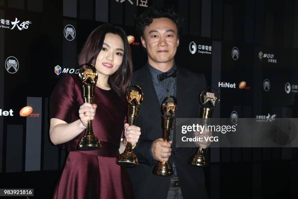 Singer Eason Chan and singer-songwriter Lala Hsu pose with their trophies at backstage of the 29th Golden Melody Awards ceremony on June 23, 2018 in...