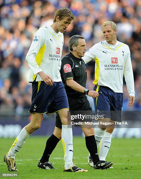 Eidur Gudjohnsen and Peter Crouch of Tottenham Hotspur talk with Referee Alan Wiley during the FA Cup sponsored by E.ON Semi Final match between...