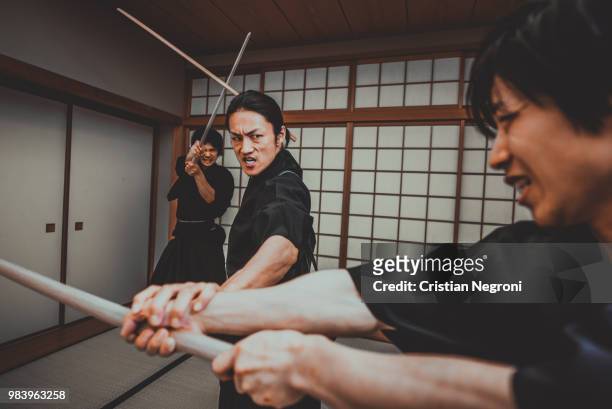 samurai training in a traditional dojo, in tokyo - shamisen 個照片及圖片檔