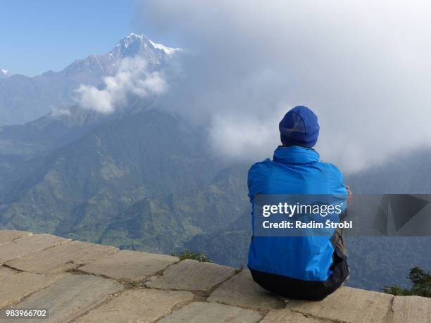 hiker looking to the mountain on poon hill, dhaulagiri range, ne - dhaulagiri ストックフォトと画像