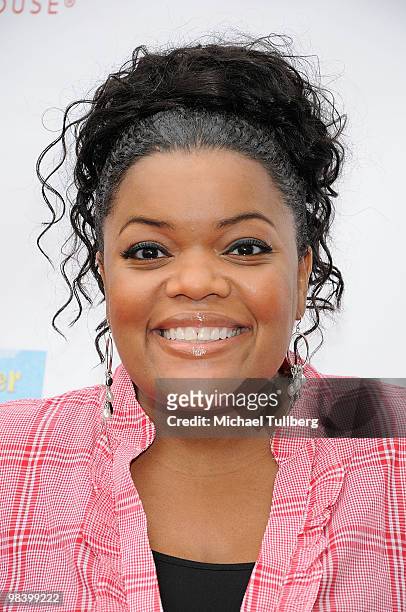 Actress Yvette Nicole Brown arrives at the launch party for actress Holly Robinson Peete's new book "My Brother Charlie" on April 11, 2010 in Culver...