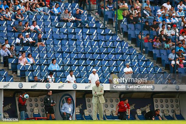 Head coach Jose Luis Sanchez of Puebla reacts during a match against Indios as part of the 2010 Bicentenary Tournament at the Cuauhtemoc Stadium on...