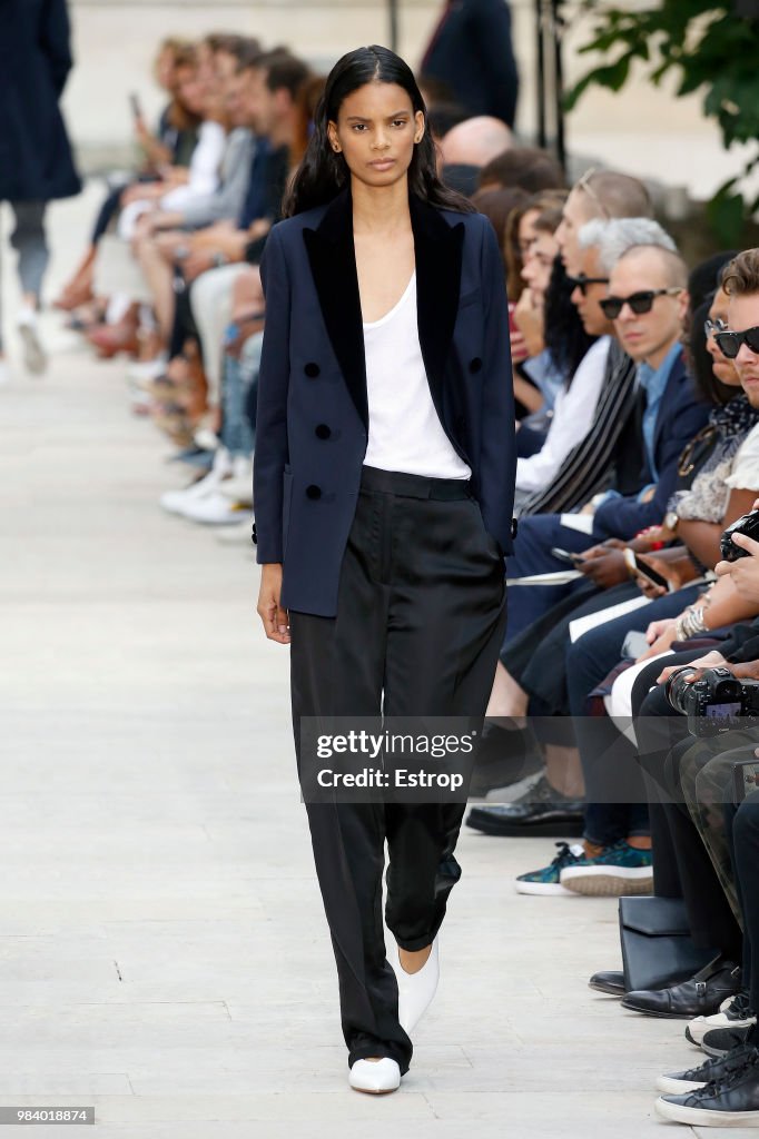 Officine Generale: Runway - Paris Fashion Week - Menswear Spring/Summer 2019