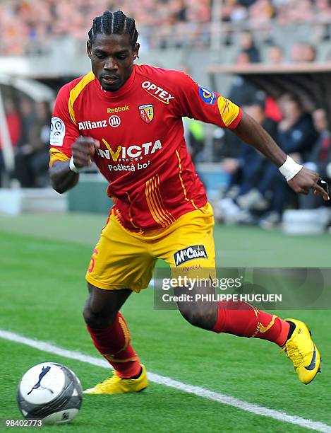 Len's defender Henri Bedimo controls the ball during the French L1 football match Lens vs Boulogne-sur-Mer on April 10, 2010 at the Felix Bollaert...