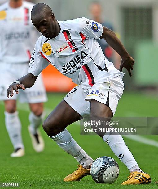 Boulogne's French forward Mustapha Yatabare controls the ball during the French L1 football match Lens vs Boulogne-sur-Mer on April 10, 2010 at the...