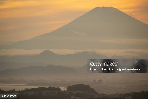 sunset orange-colored clouds on mt. fuji and northern pacific ocean in japan - chigasaki stock pictures, royalty-free photos & images