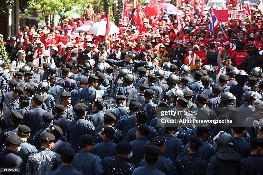 Clashes Continue As Red Shirt's Parade Coffins In Bangkok