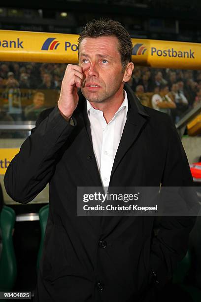 Head coach Michael Skibbe of Frankfurt looks on before the Bundesliga match between Borussia Moenchengladbach and Eintracht Frankfurt at Borussia...