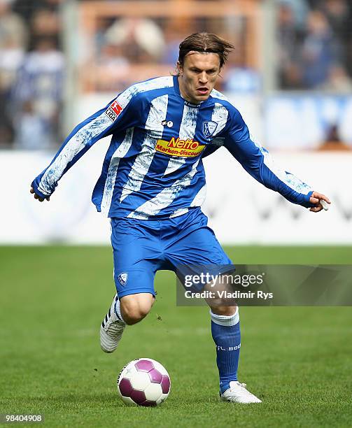 Zlatko Dedic of Bochum in action during the Bundesliga match between VfL Bochum and Hamburger SV at Rewirpower Stadium on April 11, 2010 in Bochum,...