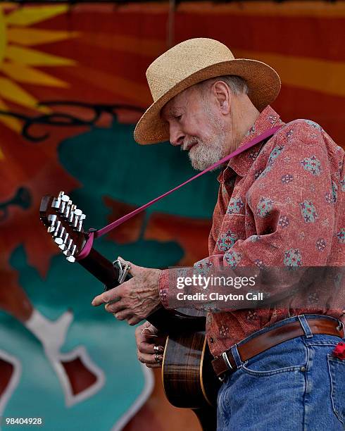 Pete Seeger performing at the New Orleans Jazz & Heritage Festival on April 25, 2009.