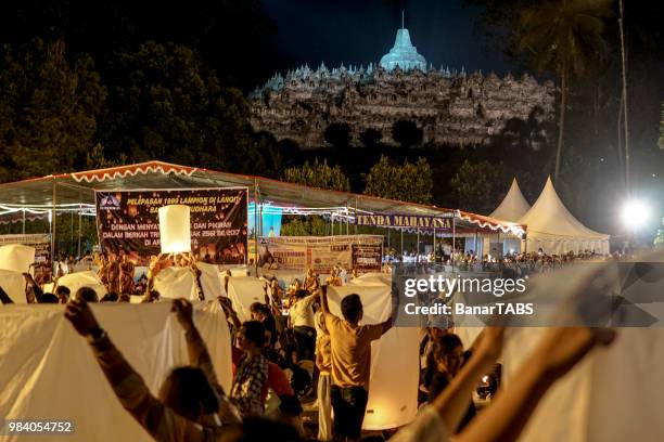 vesak day in borobudur temple - vesak day imagens e fotografias de stock