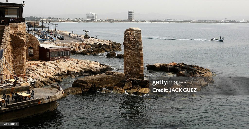 A view of the old port in the ancient Me