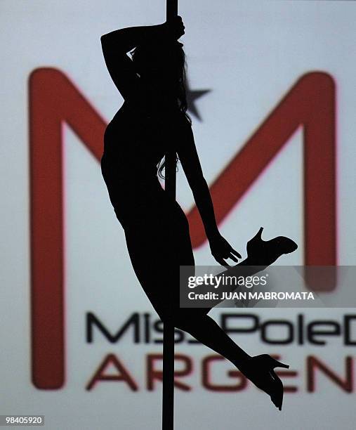 Argentinian pole dancer Jessica Wajner performs during the "Miss Pole Dance Argentina 2009" competition in Buenos Aires, Argentina on October 20,...