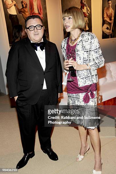 Alber Elbaz and Anna Wintour attend the CFDA/Vogue Fashion Fund Awards at Skylight Studio on November 16, 2009 in New York City.