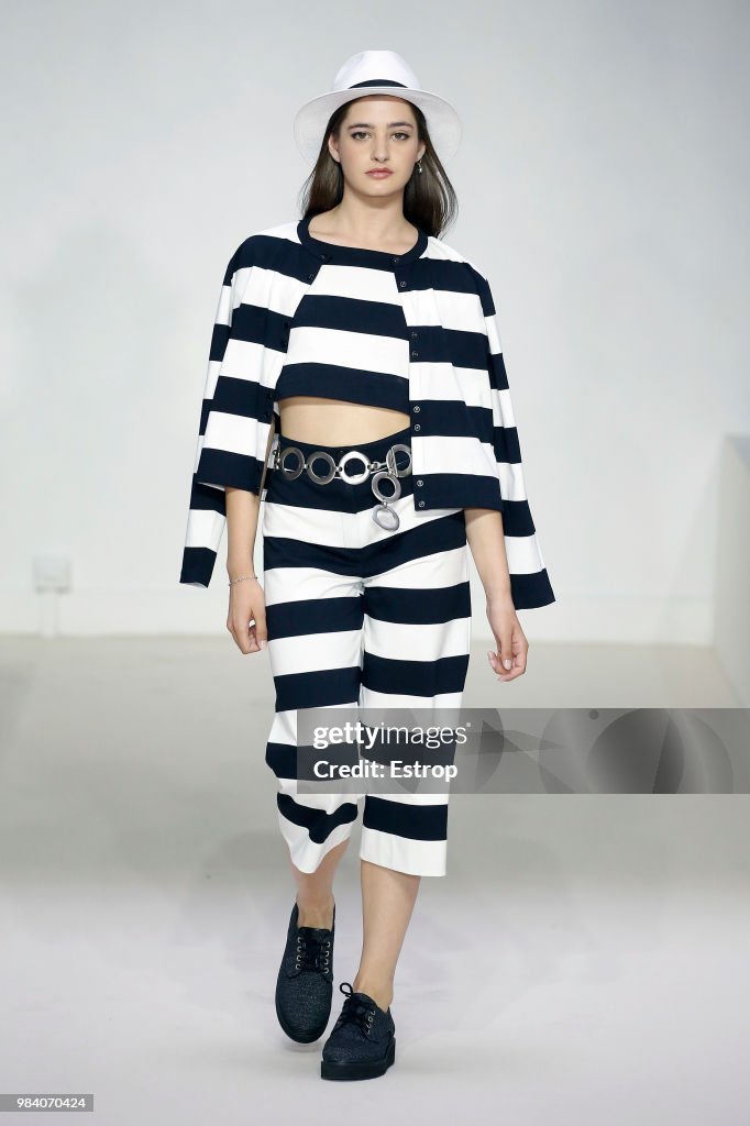 Agnes B.: Runway - Paris Fashion Week - Menswear Spring/Summer 2019