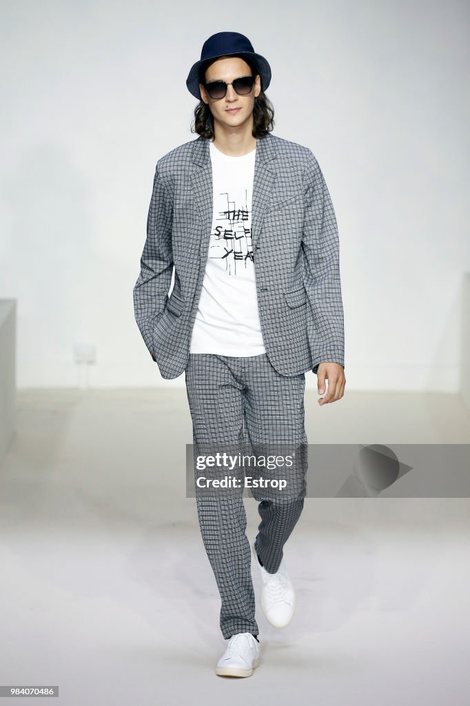 Agnes B.: Runway - Paris Fashion Week - Menswear Spring/Summer 2019