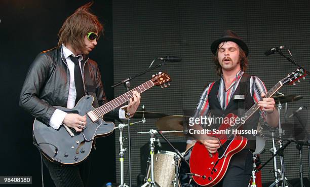 Gaz Coombes of Supergrass performs on the main stage during the Get Loaded In The Park festival on Clapham Common on August 24, 2008 in London,...